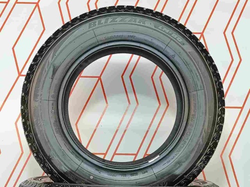 Шины Bridgestone Blizzak LM-80  245/65 R17 -- б/у 5.5